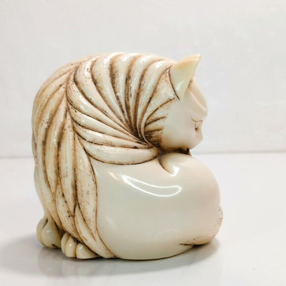 Vintage Resin Cat Figurine Cream White Grooming Licking Pose Decor - Picture 2 of 7